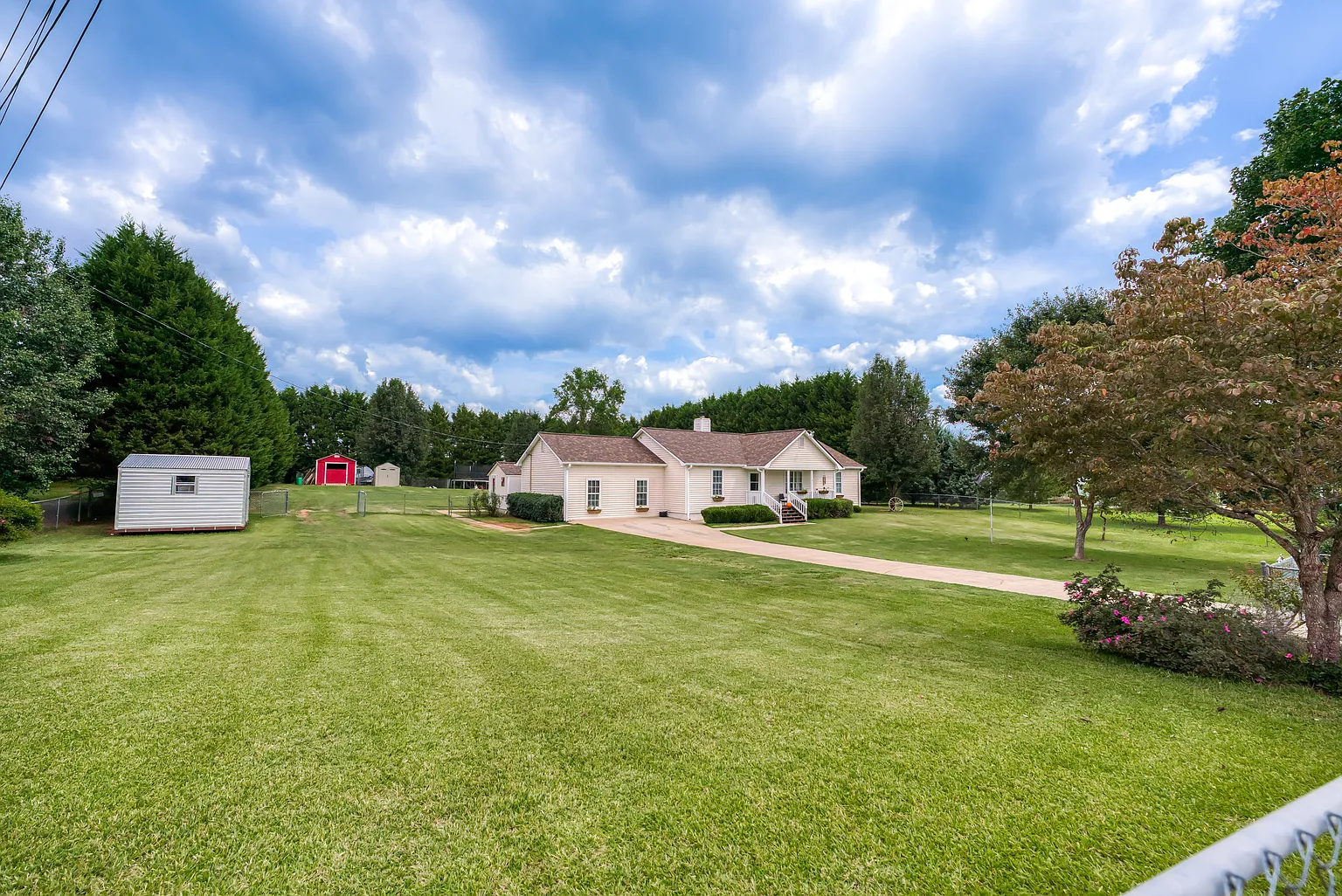 575 Laney Rd photo 1
