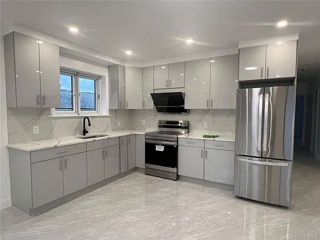 3 bed, 2.0 bath, 1200 sqft, $3,500 — Photo 3