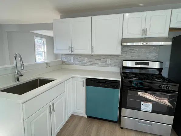23 Pleasant St, Warren, MA 01083