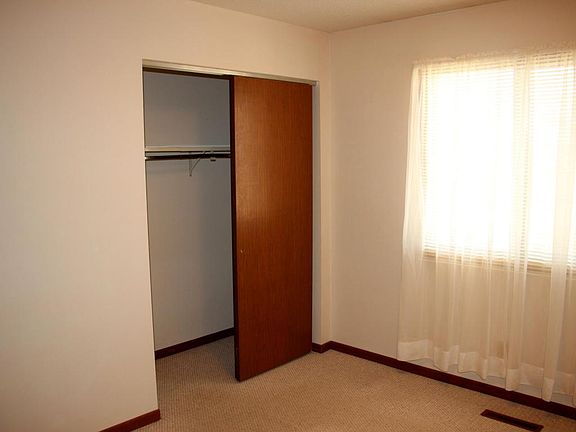4th image of 77 Westview Dr