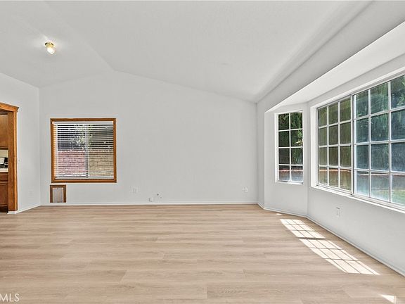 4th image of 28511 Victoria Rd