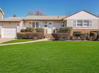 11 3rd Ave, Farmingdale, NY 11735