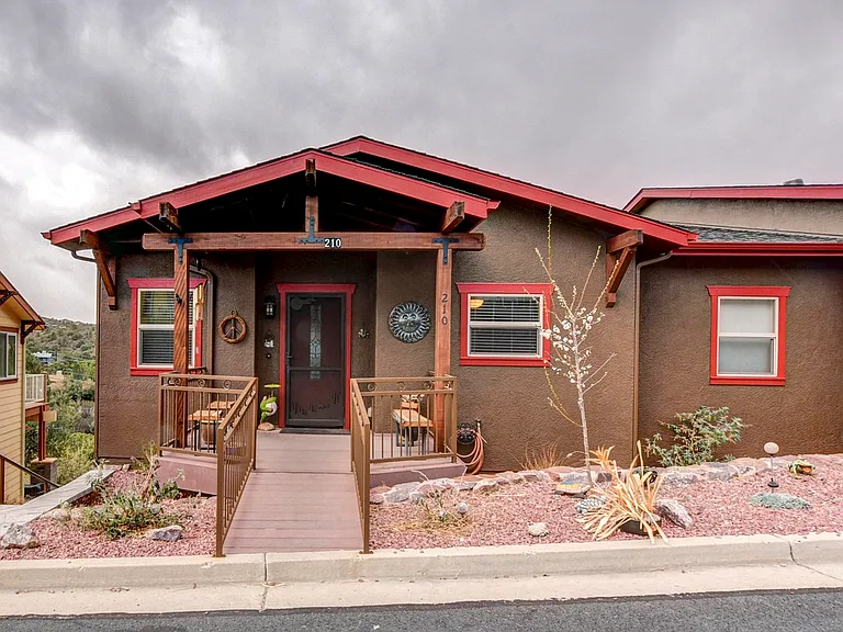 210 Jacob Ln — Photo 4