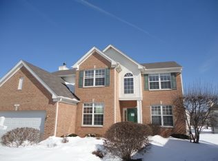 200 Warbler Ct, Lindenhurst, IL 60046