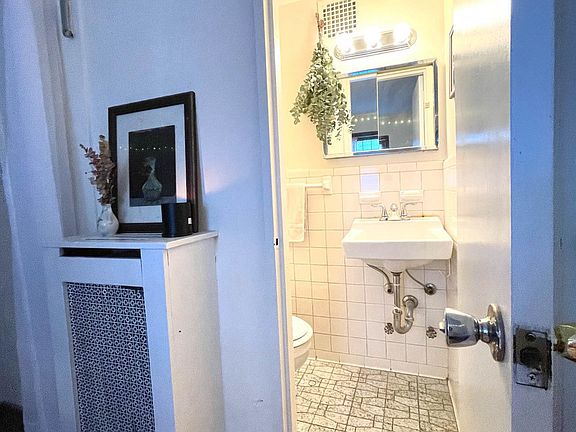 5th image of 38 W 73rd St APT 4b