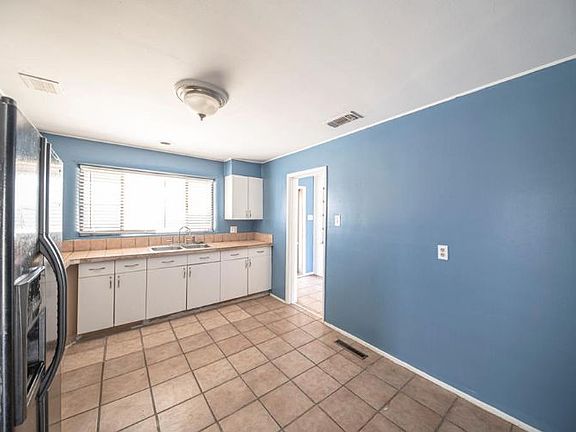 4th image of 4019 Monty Dr