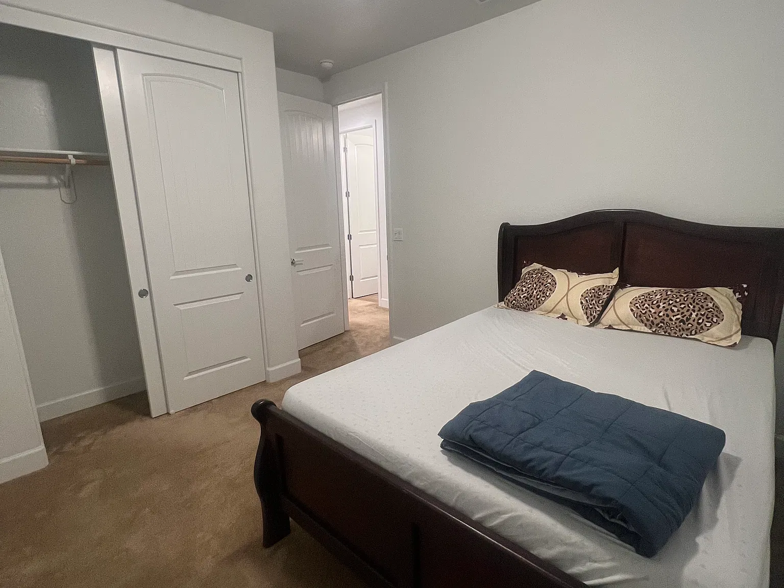4 bed, 3.5 bath, 3038 sqft, $750 — Photo 1