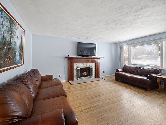 3rd image of 358 Pardee Rd