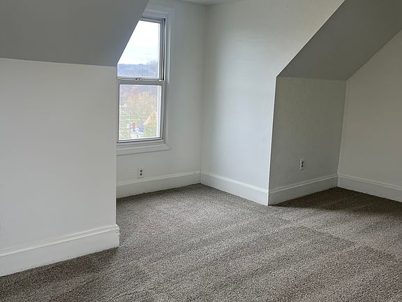 3rd image of 115-117 Hickory St #115