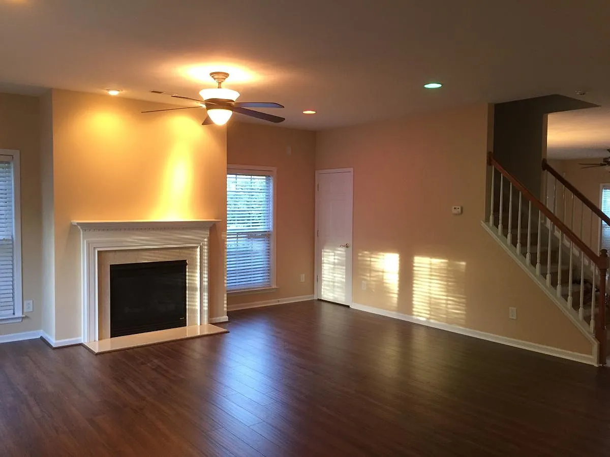 4 bed, 2.5 bath, 3096 sqft, $2,495 — Photo 2