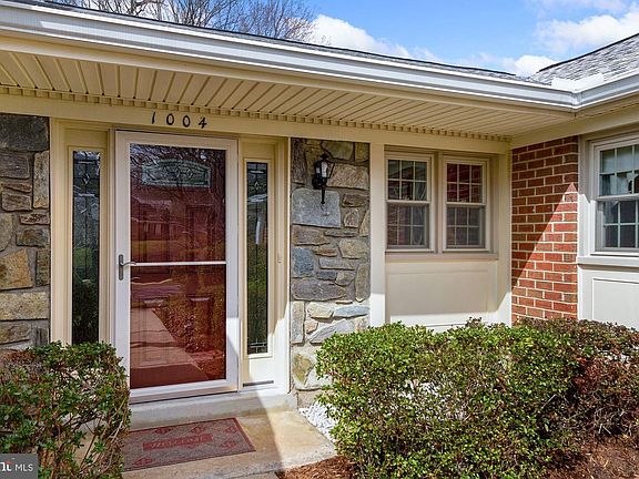 4th image of 1004 Mastline Dr