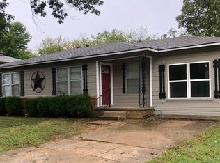 1135 Oak Ridge Dr, Denison, TX 75020