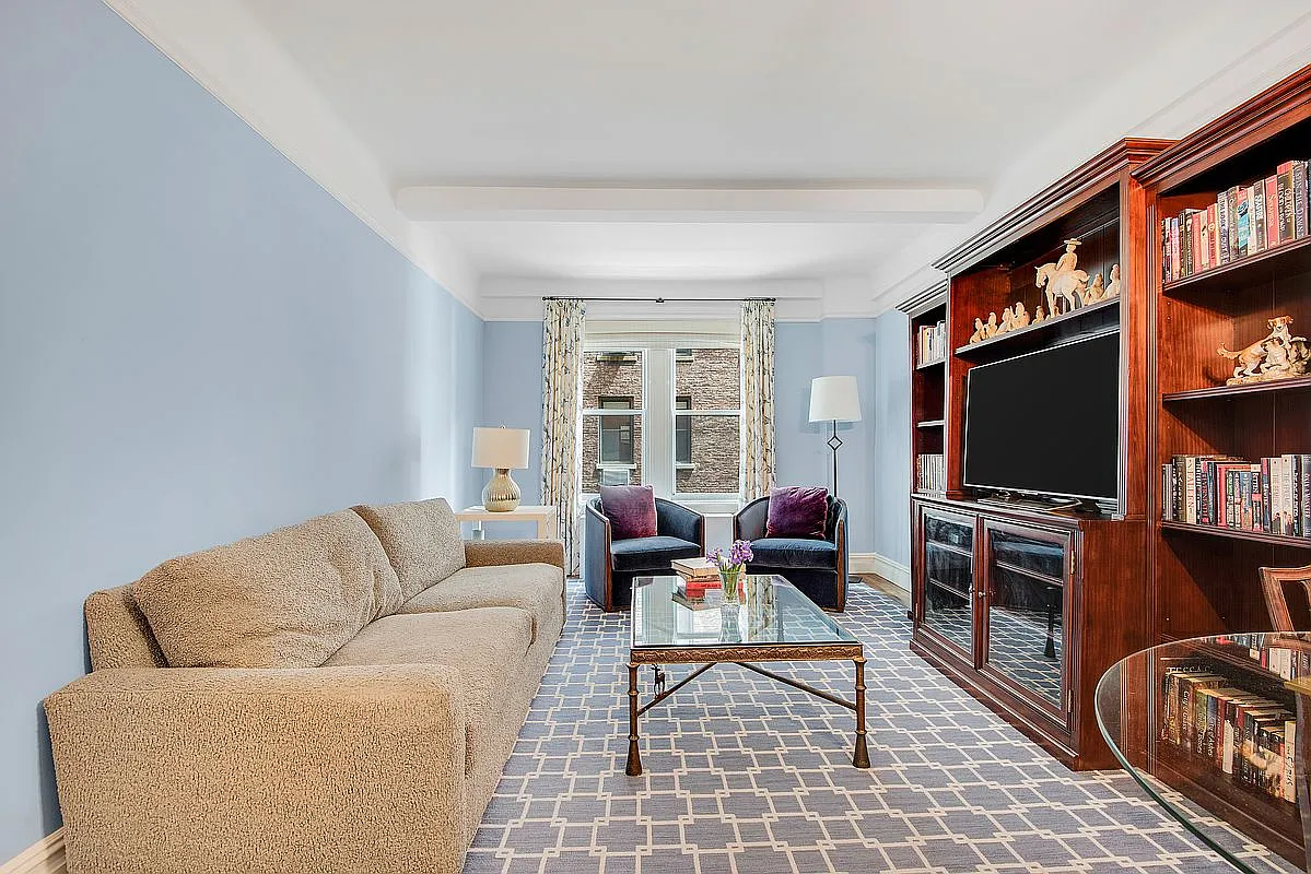 11 W 69th St APT 3C photo 1