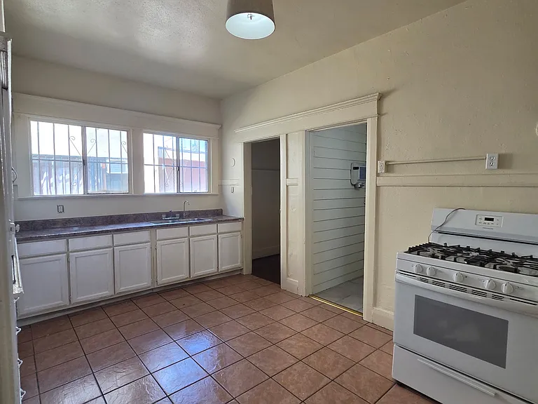 324 N Mathews St #10 — Photo 7