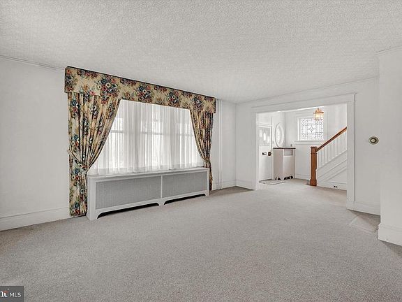 5th image of 566 E Main St