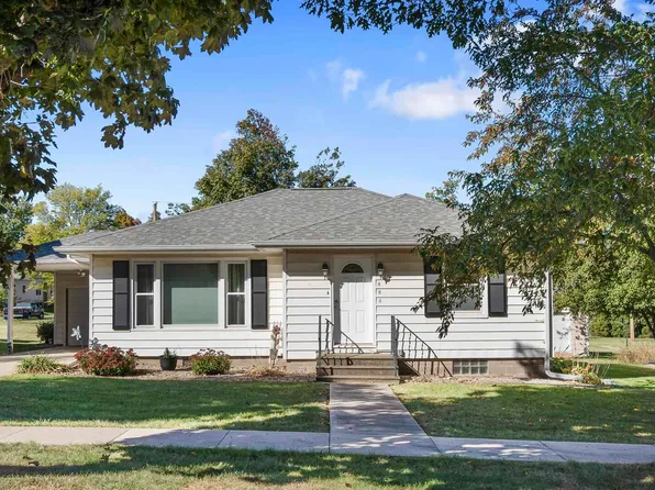 406 7th Ave, Clarence, IA 52216