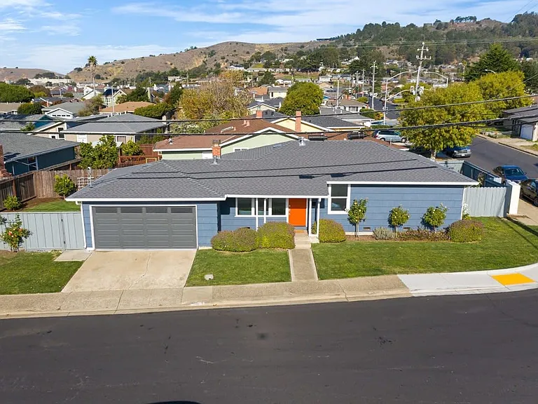 795 Montezuma Dr — Photo 1