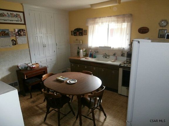 2nd image of 255 Cresswood St