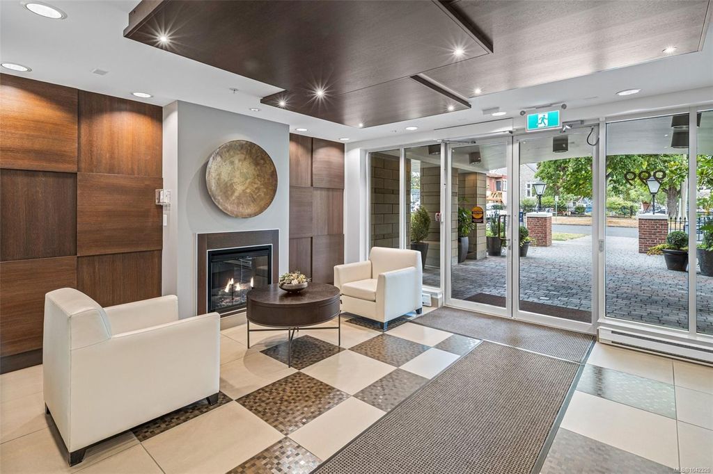 999 Burdett Ave #402, Victoria, BC - View 3