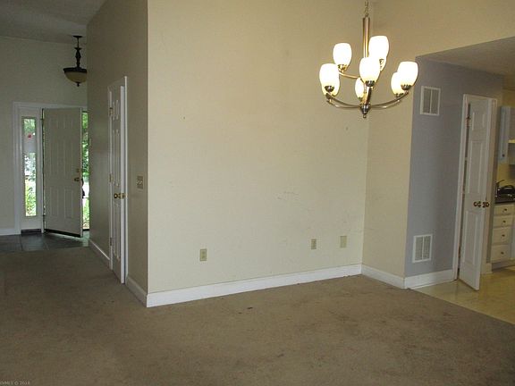 4th image of 305 Gold Leaf Dr
