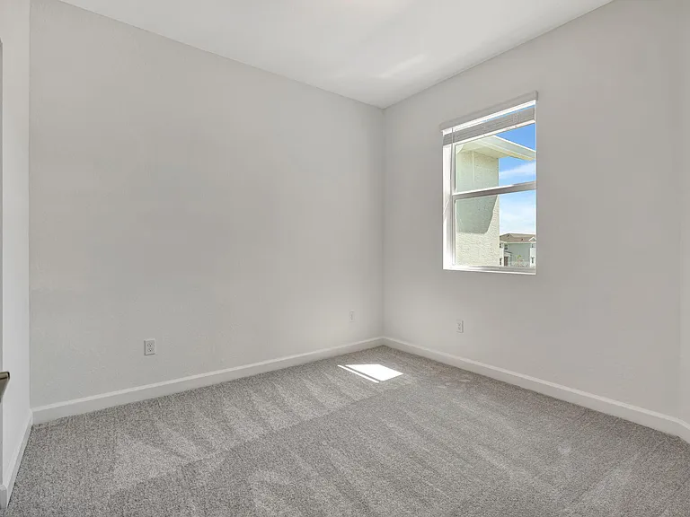 539 SE Rivergrass St — Photo 20