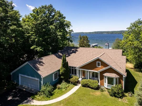 8080 S Lakeview Rd, Traverse City, MI 49684