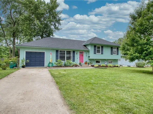 8705 W 73rd St, Prairie Village, KS 66204