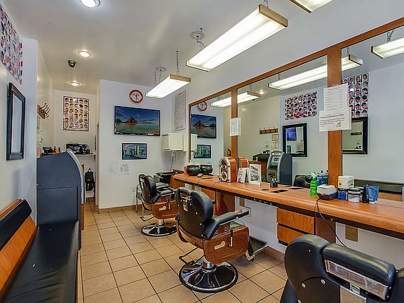 2nd image of 684 Lorimer St #Mx