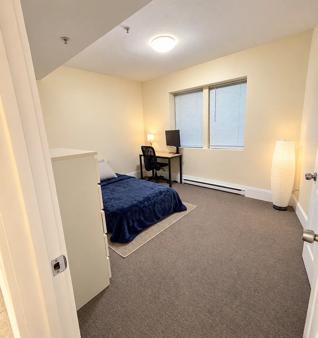 3 bed, 1000 sqft, $3,500 — Photo 4