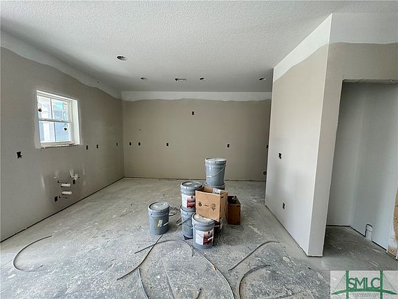 5th image of 61 Oakmont Drive