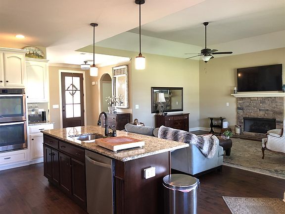 5th image of 208 Ettington Dr