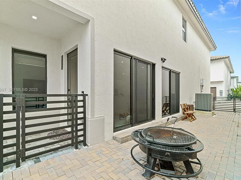 4389 NW 41st St — Photo 15