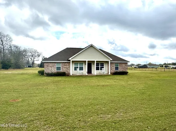 105 Clifton Brown Ln, Lucedale, MS 39452