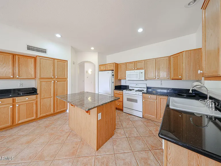 17859 W Club Vista Dr — Photo 27