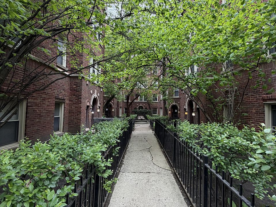 1st image of 4953 N Whipple St APT 2S