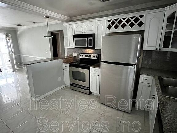 4th image of 213 12th Ave S APT C