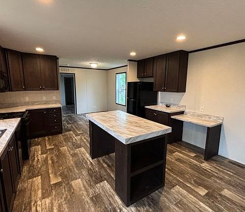 4th image of 2800 W Memorial Dr #145