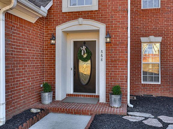 4th image of 668 Deerwood Way