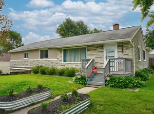 5345 Clinton River Dr, Waterford, MI 48327