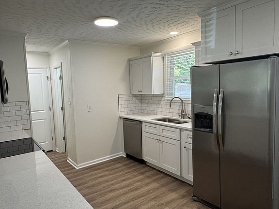 4th image of 208 Regalwood Dr