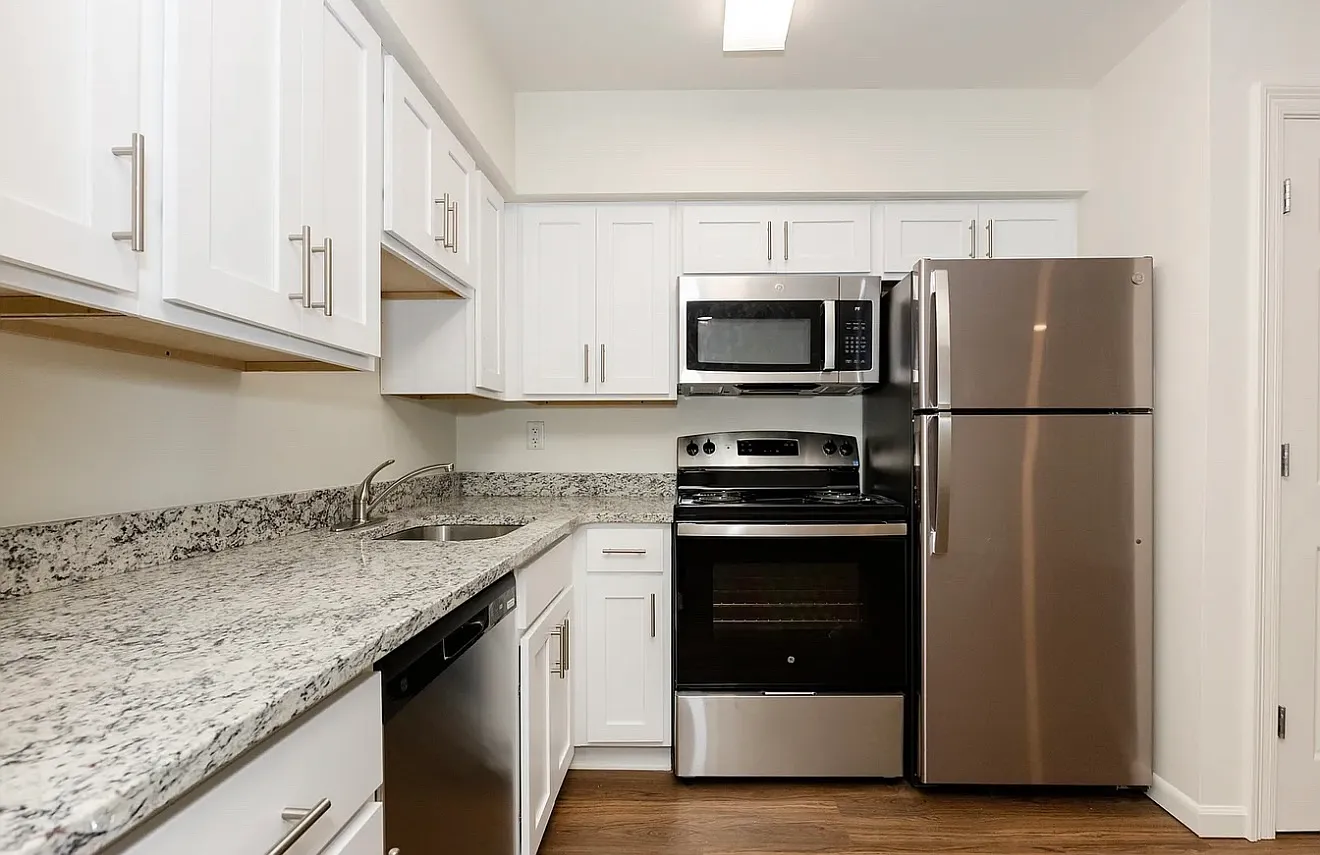 2 bed, 800 sqft, $1,300 — Photo 2