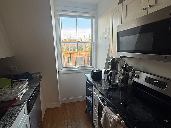 4th image of 103 Hemenway St APT 15