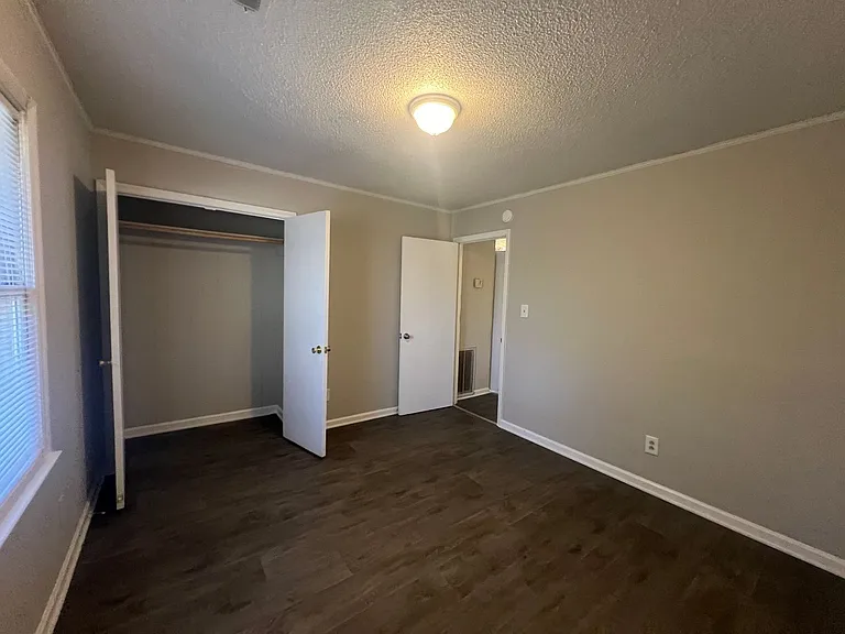 1316 S Linwood Rd — Photo 5