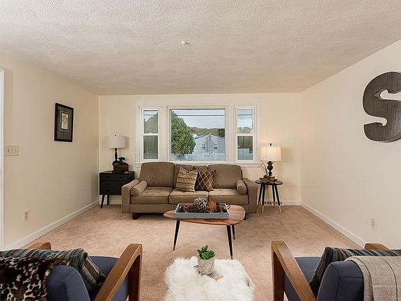 2nd image of 7 Kennedy Dr