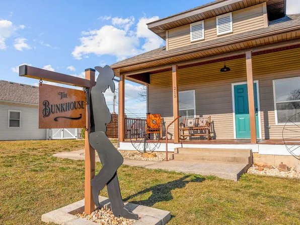 215 W College Street, Branson, MO 65616