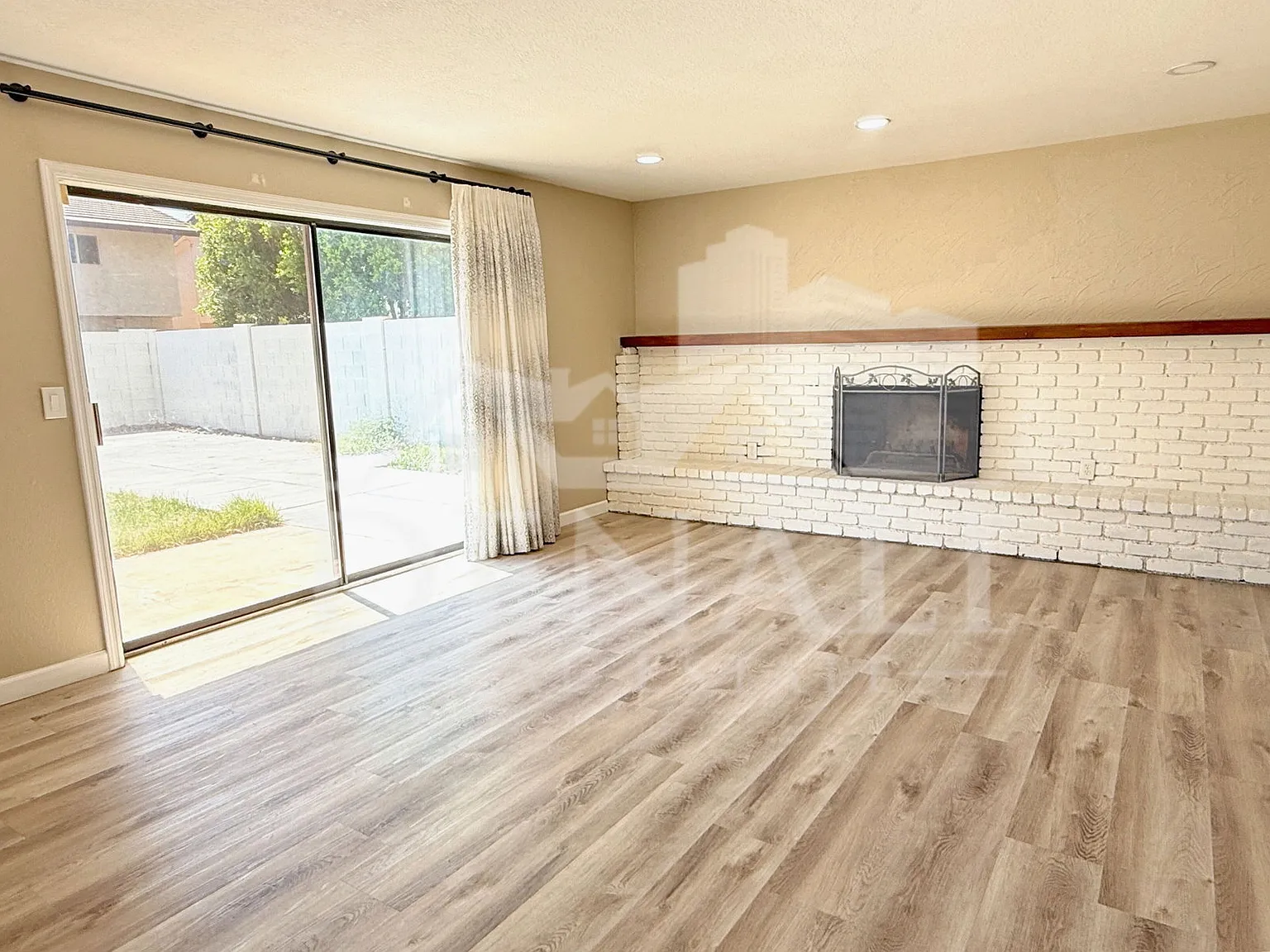 4 bed, 3.0 bath, 2144 sqft, $2,800 — Photo 3
