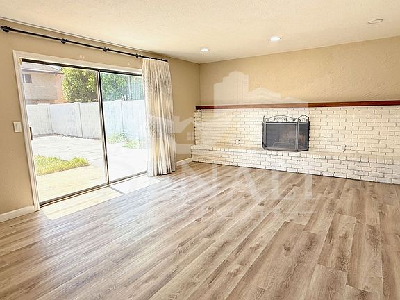 3rd image of 1529 E Edgewater Dr
