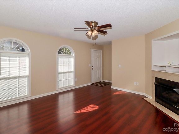 4th image of 115 Teaberry Ct