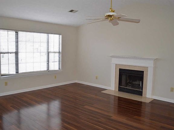 4th image of 393 Forest Hill Dr