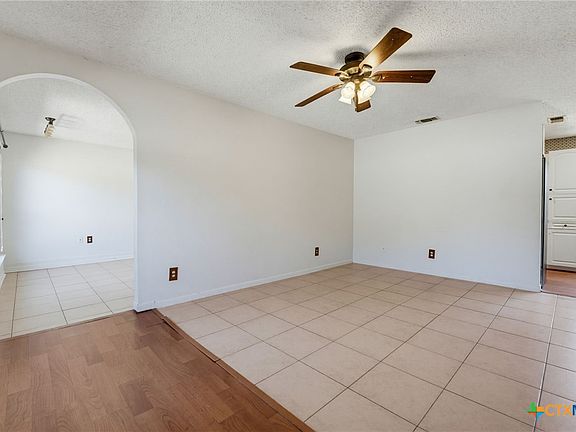 4th image of 277 Pedernales Ln